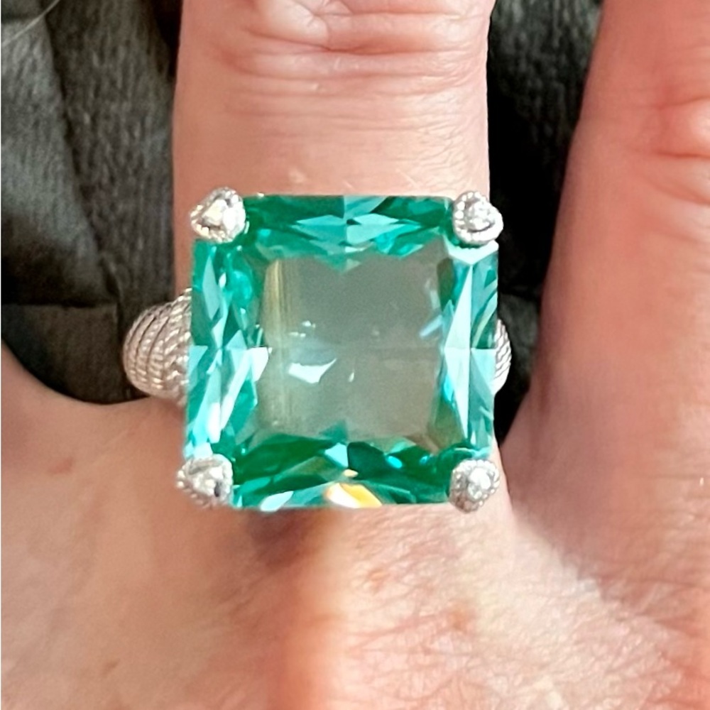 Absolutely Gorgeous Judith Ripka Aqua, cz’s ring. - Picture 3 of 9